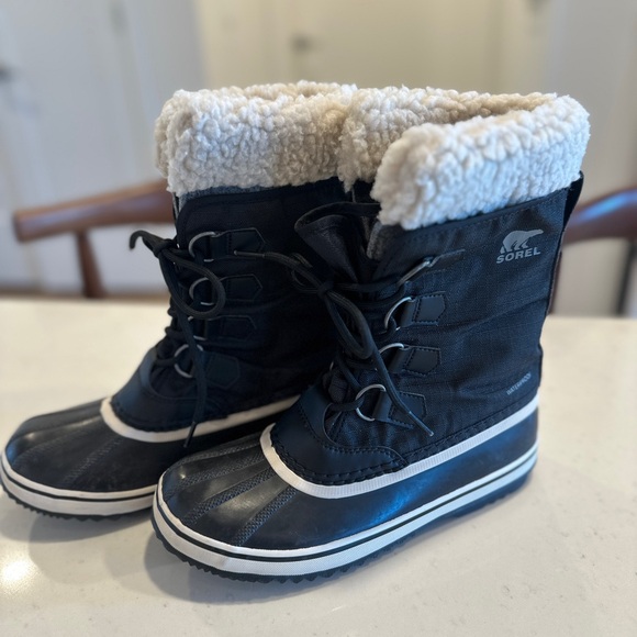 Sorel Shoes - Sorel Winter Carnival Women’s Waterproof Boot Size 7.5 SOLD OUT ONLINE